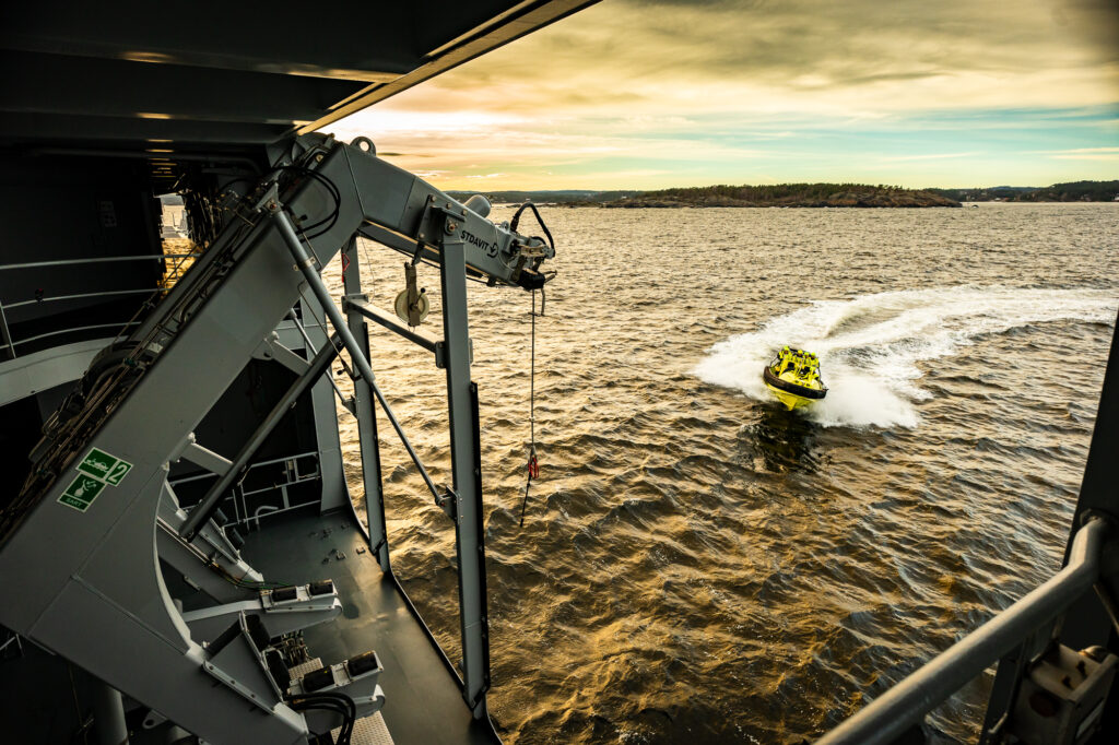 Image of single point PLR davit