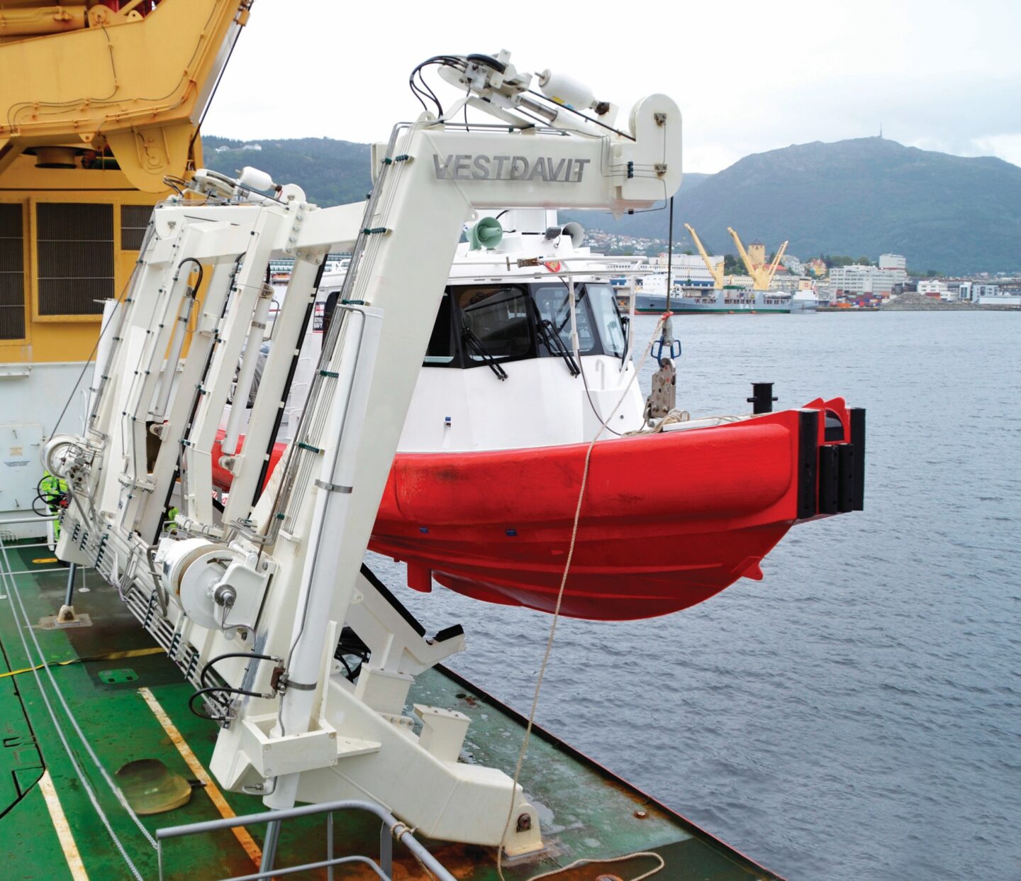 Photo of a HN davit system mounted on a vessel