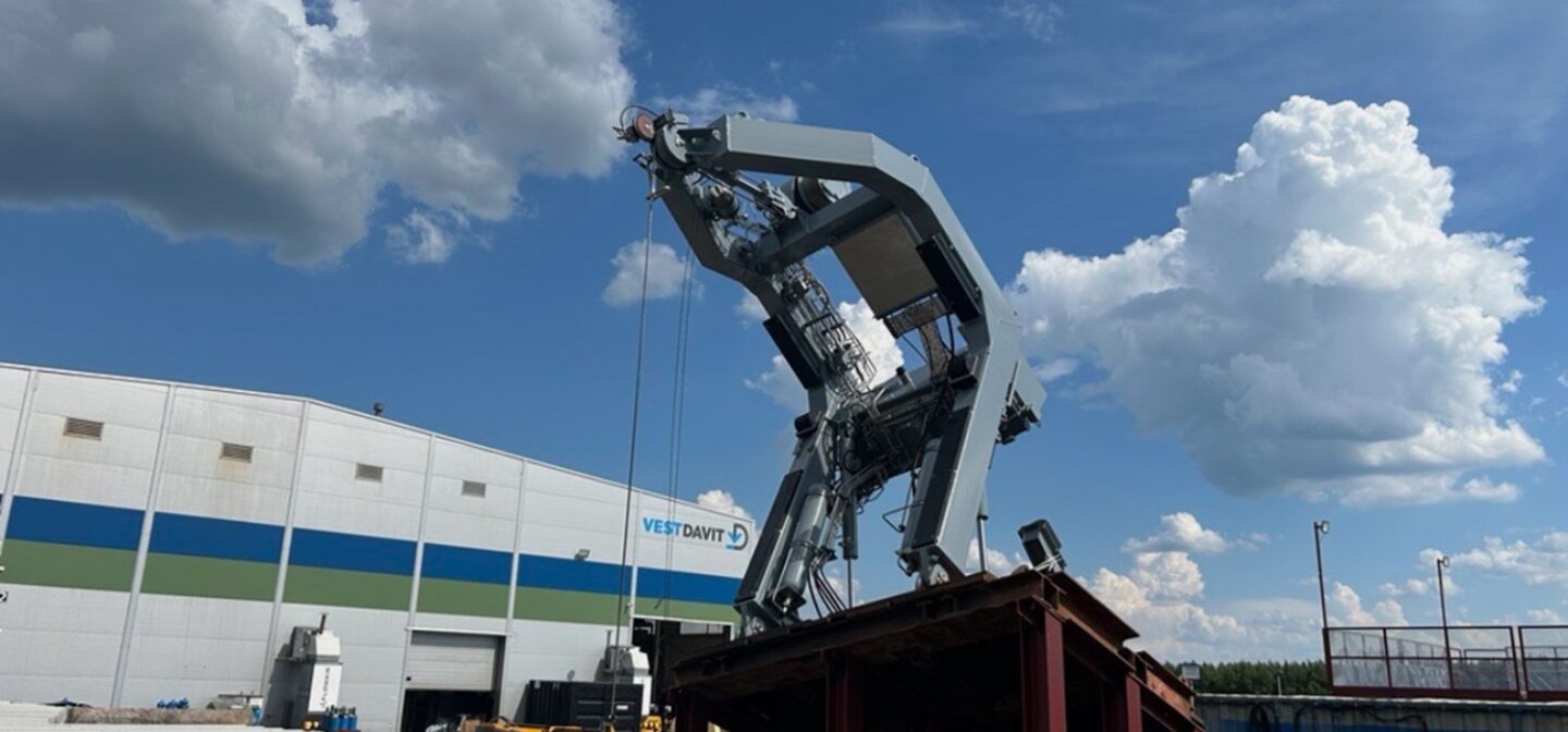 Image of PLI davit